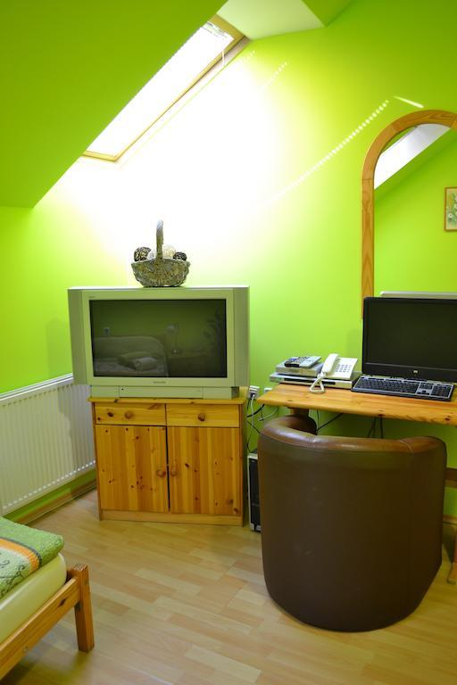 Hotel Byron Zlaté Moravce Habitación foto